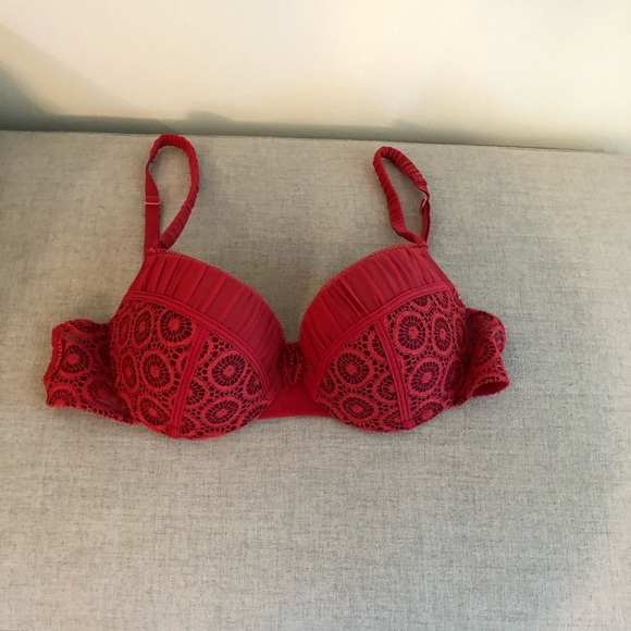 Chantelle Intimates & Sleepwear Beautiful Chantelle Bra Poshmark